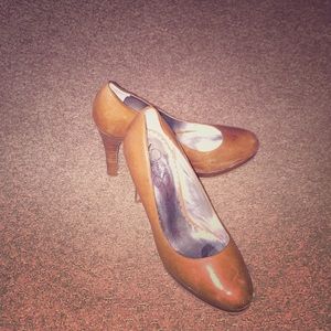 Jessica Simpson gently worn cognac heels!